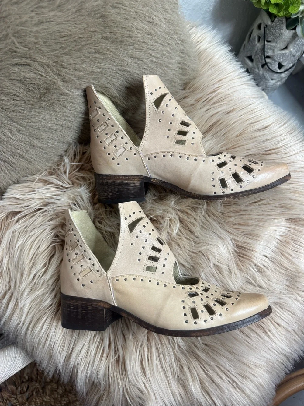 Sbicca Navarro Leather Cream Cutout Studded Western Ankle Boots
